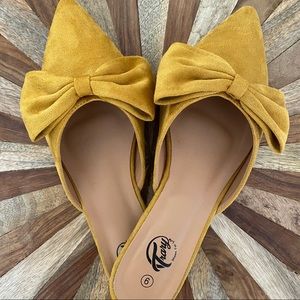 Mule bow pointed toe, backless loafer